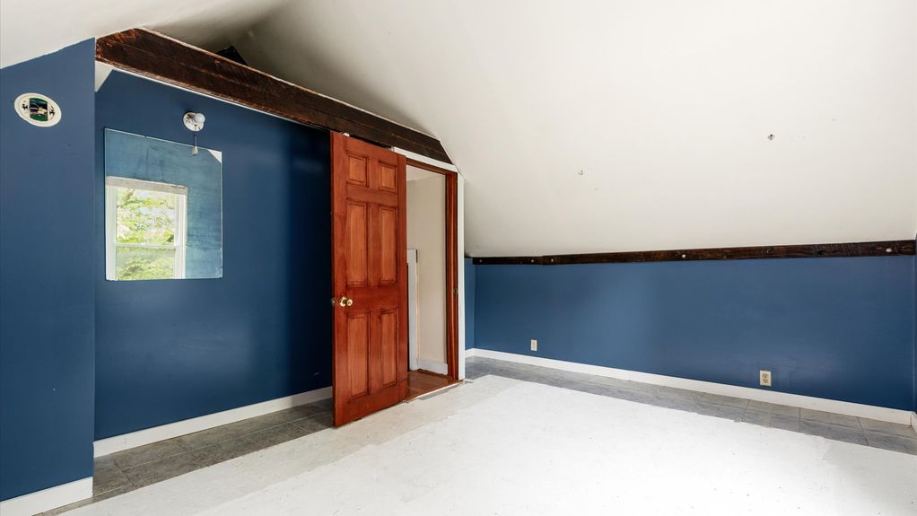 30-zj 339 W Maple St083