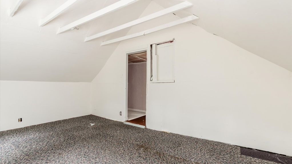 36-zj 339 W Maple St097