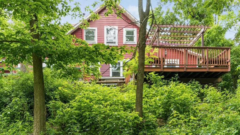 38-zj 339 W Maple St013