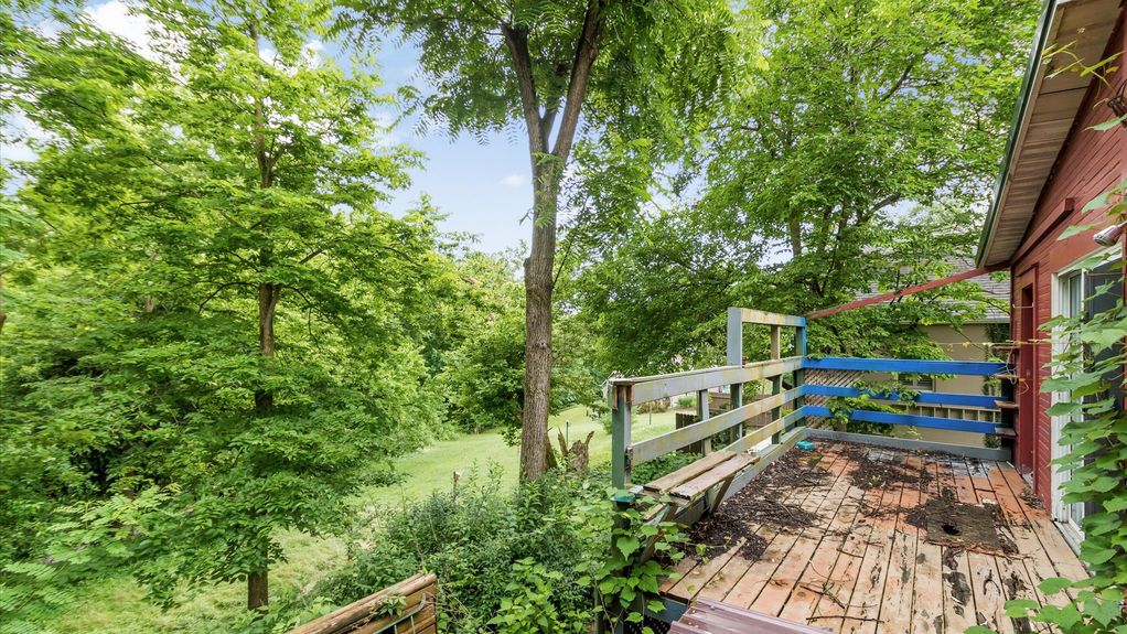 40-zj 339 W Maple St018