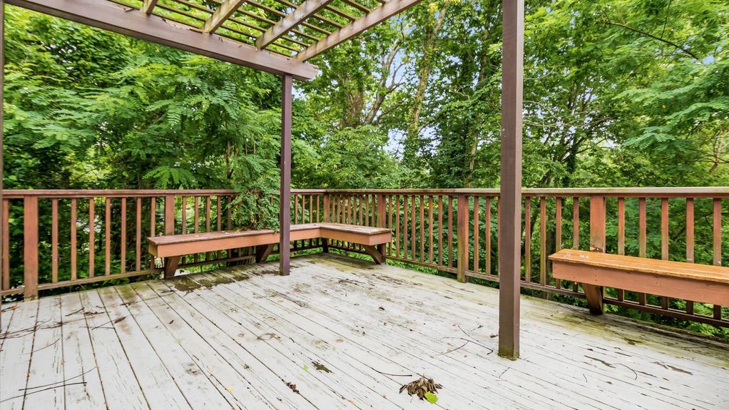 42-zj 339 W Maple St020