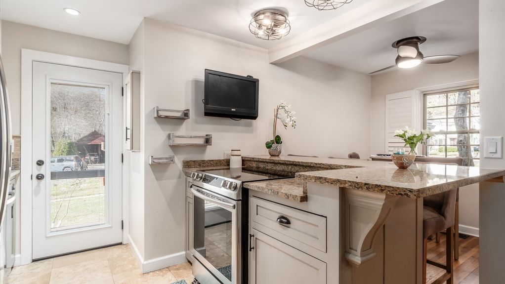 07-zj 343 W Maple St014