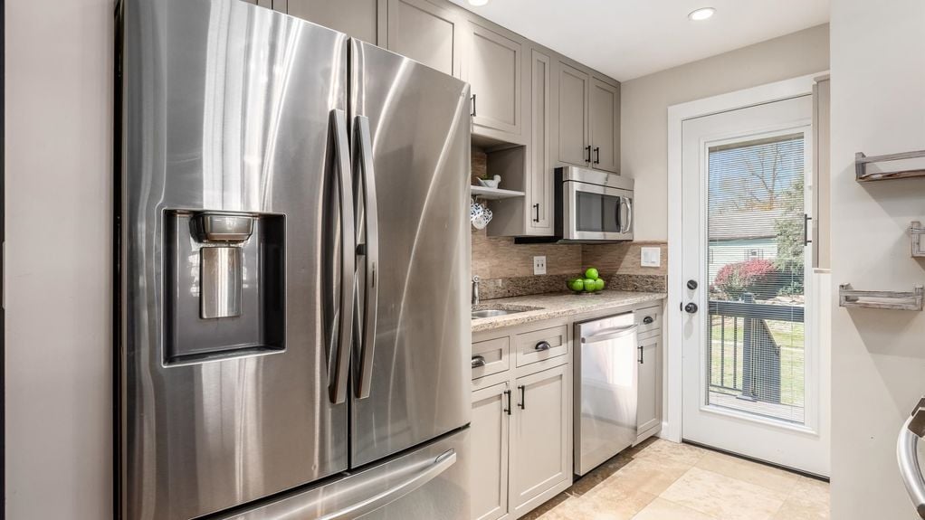 08-zj 343 W Maple St017