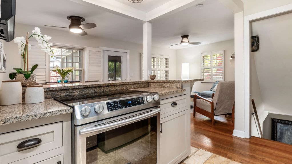 09-zj 343 W Maple St020