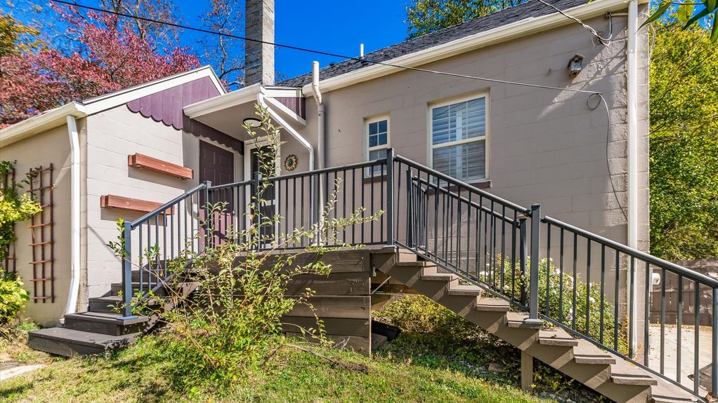 10-zj 343 W Maple St010-2