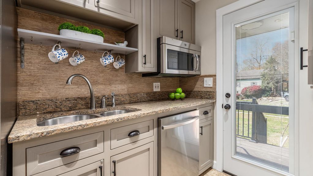 10-zj 343 W Maple St023