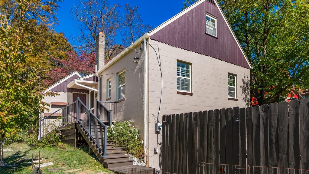 11-zj 343 W Maple St011-2