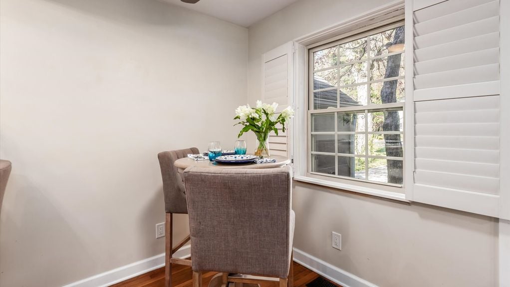 11-zj 343 W Maple St026