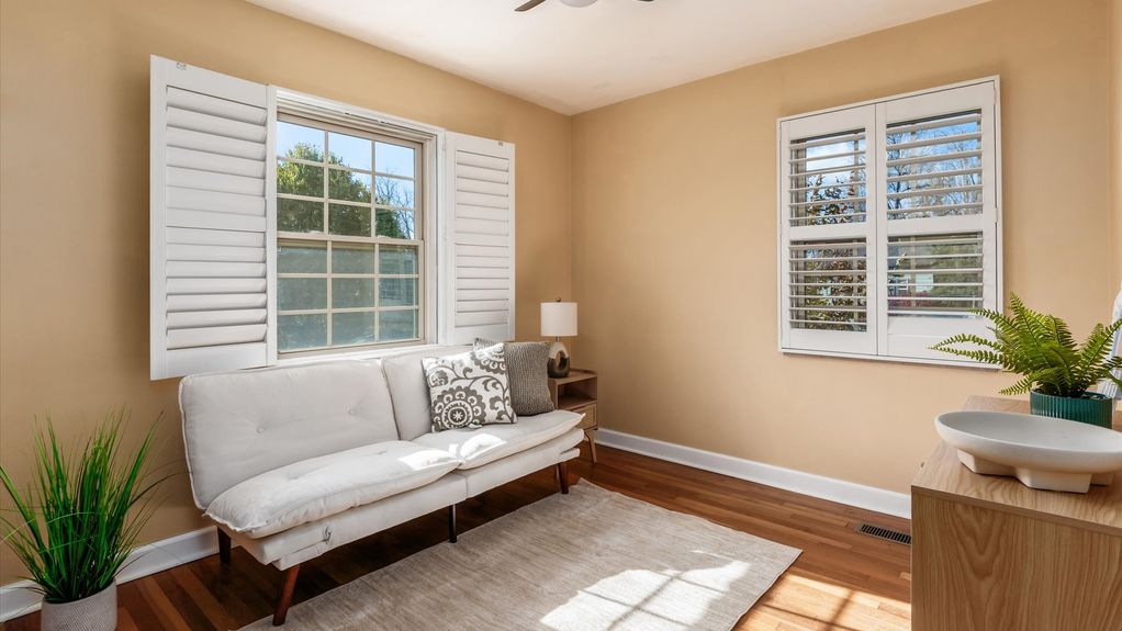 12-zj 343 W Maple St029