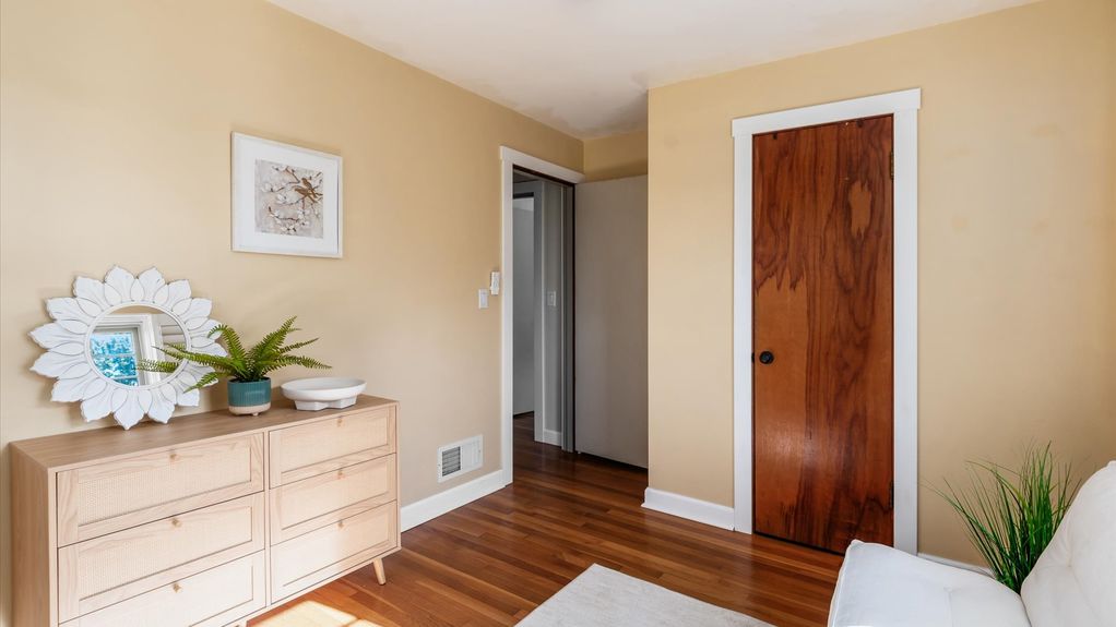 13-zj 343 W Maple St032