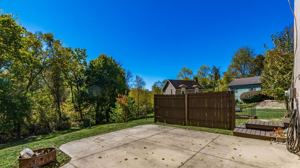 14-zj 343 W Maple St017-2