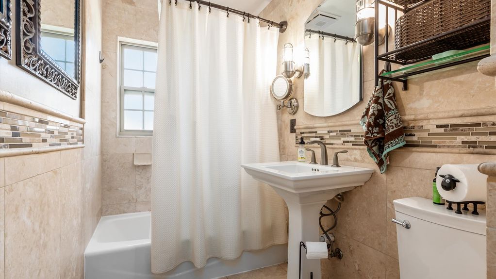 14-zj 343 W Maple St034