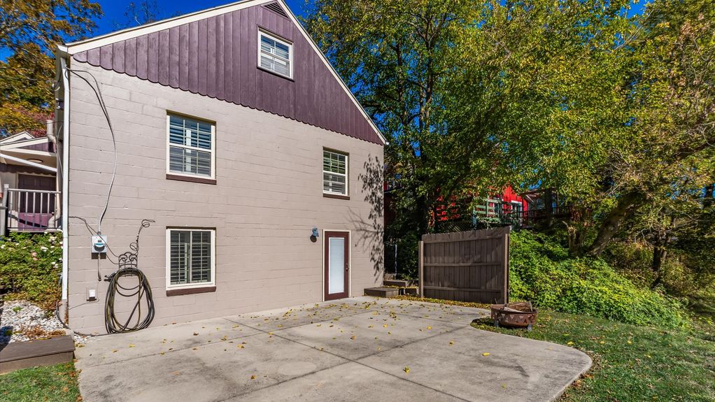 16-zj 343 W Maple St019-2