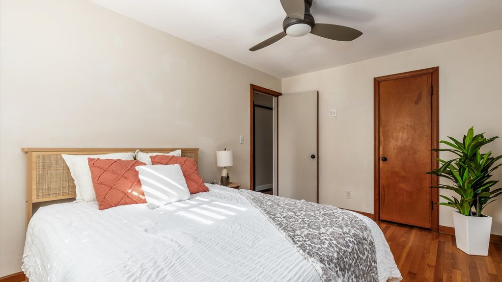 16-zj 343 W Maple St039