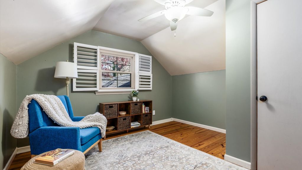 17-zj 343 W Maple St041