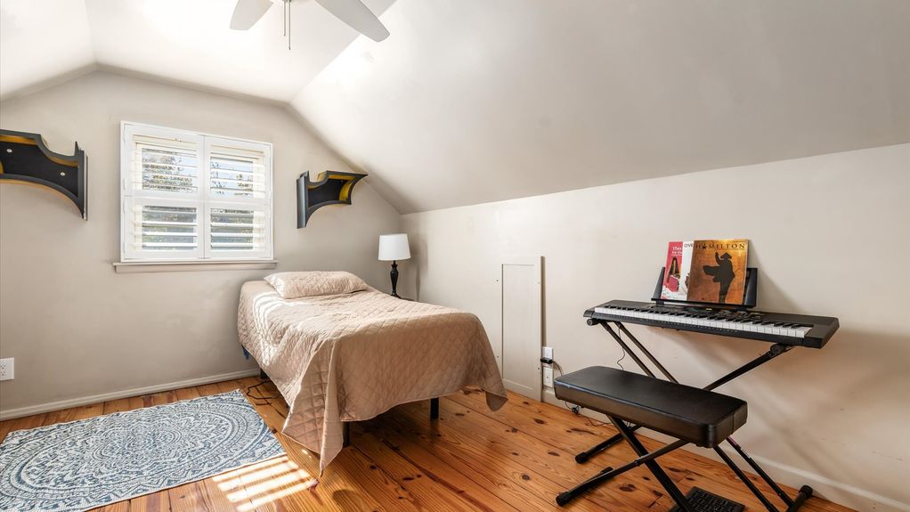 19-zj 343 W Maple St046