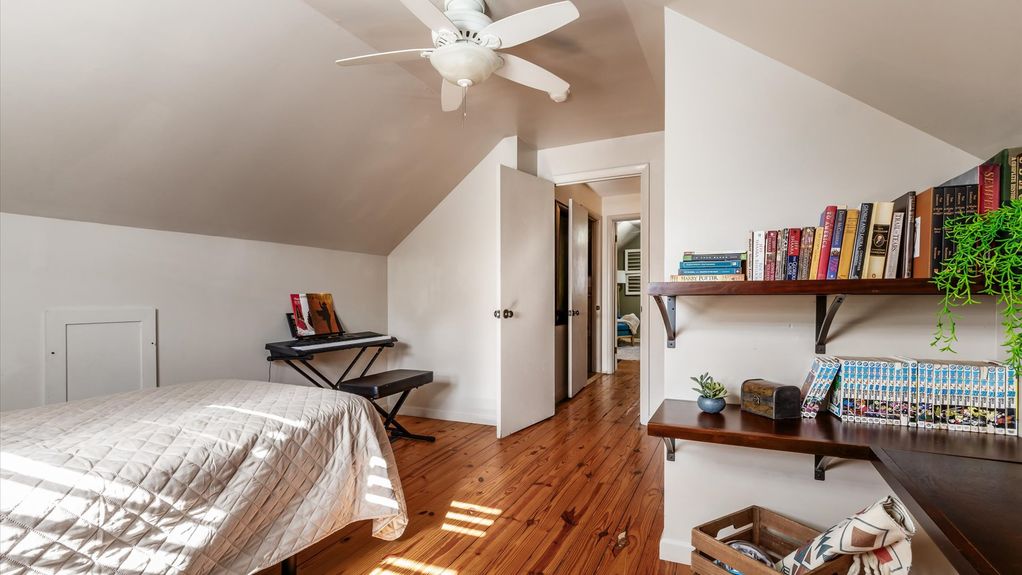 20-zj 343 W Maple St049