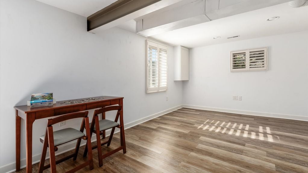 26-zj 343 W Maple St066