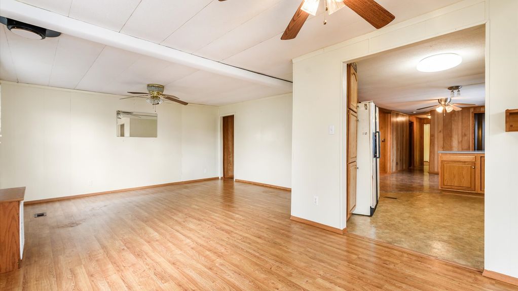 10-zj 9390 Perryton Rd049