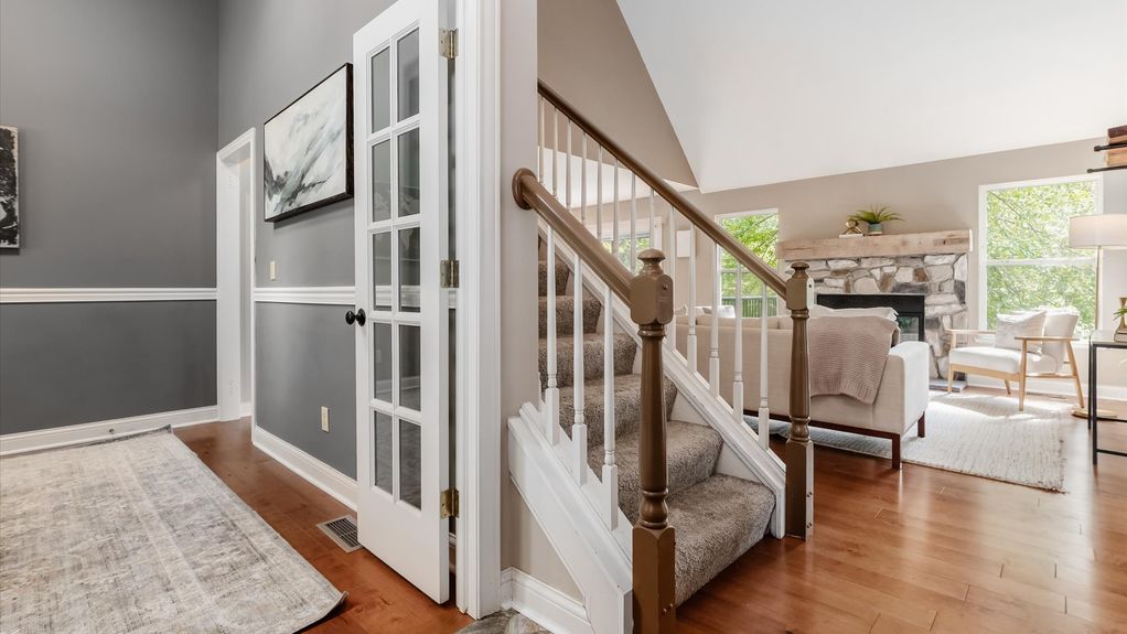 01-zj 275 Bridle Path Ln001