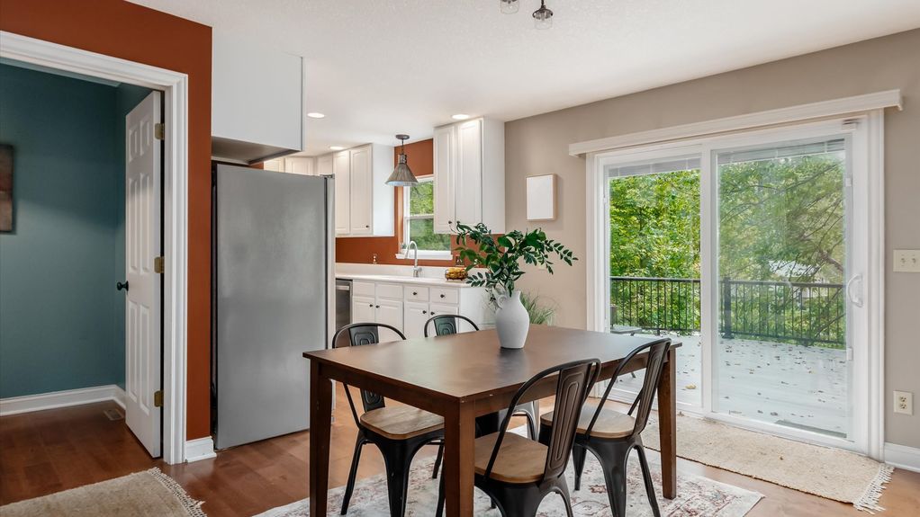 11-zj 275 Bridle Path Ln030