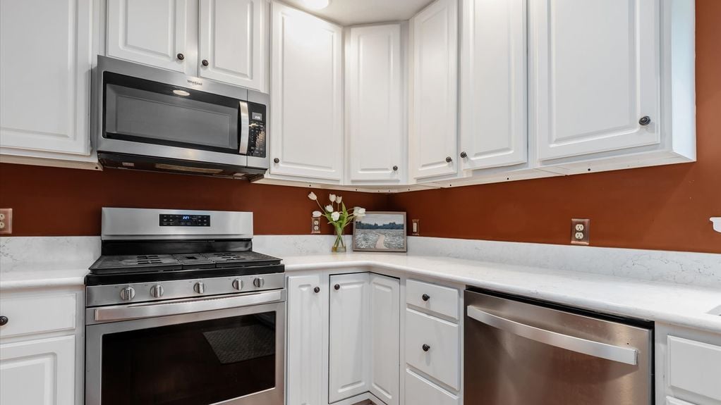 17-zj 275 Bridle Path Ln044