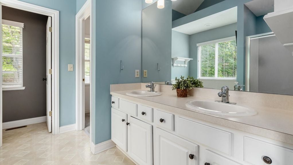 25-zj 275 Bridle Path Ln063