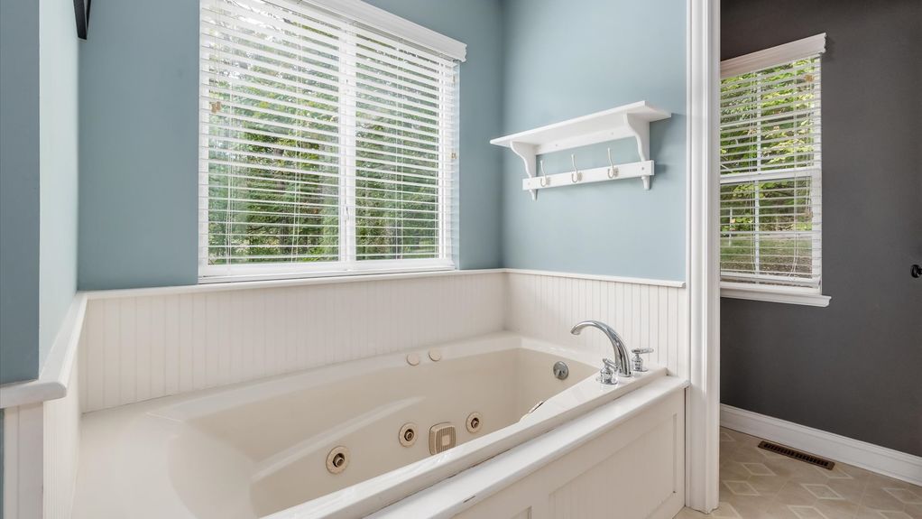 27-zj 275 Bridle Path Ln069