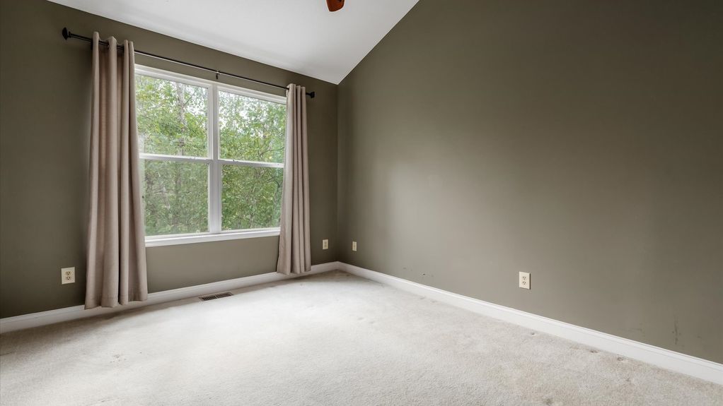 32-zj 275 Bridle Path Ln080