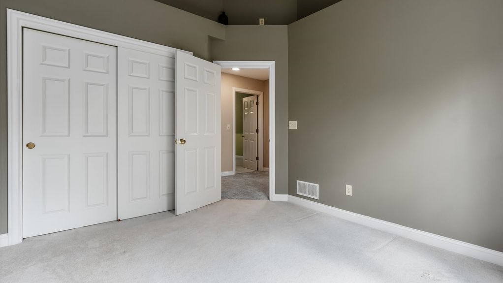 33-zj 275 Bridle Path Ln083