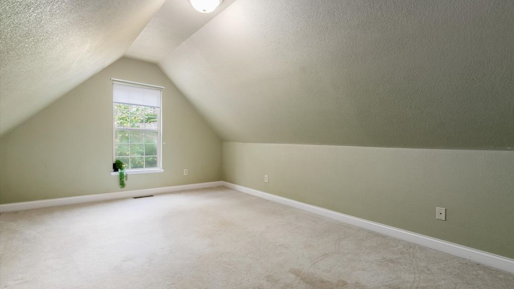 35-zj 275 Bridle Path Ln087