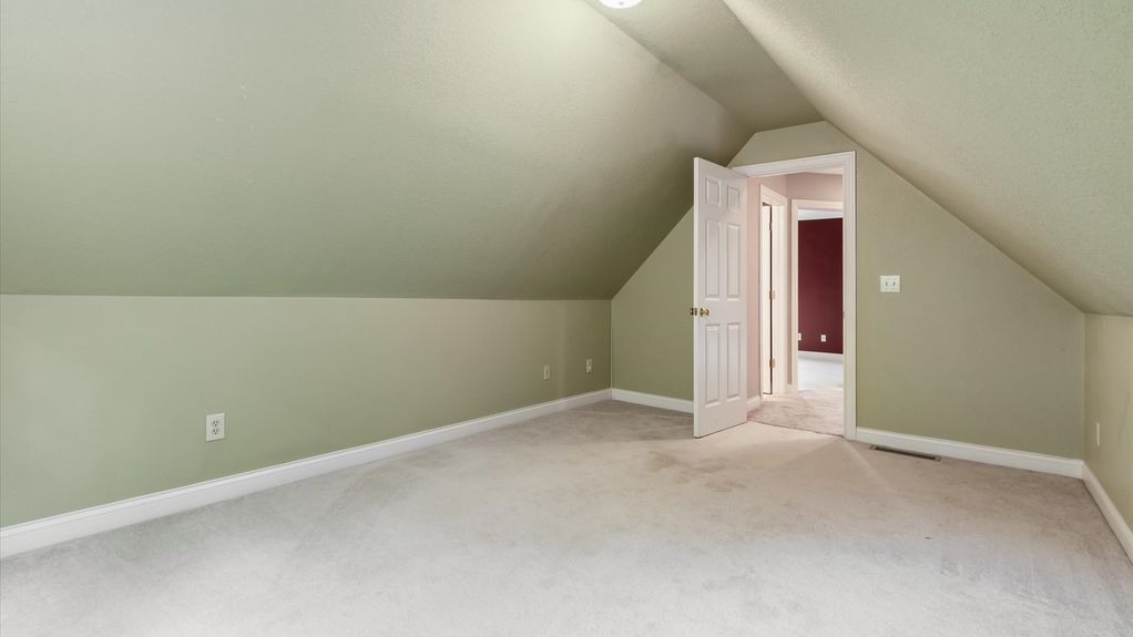 36-zj 275 Bridle Path Ln090