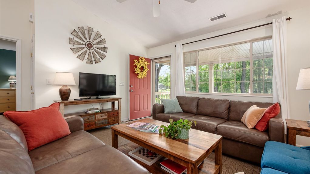 01-z 669 Kensington Dr012