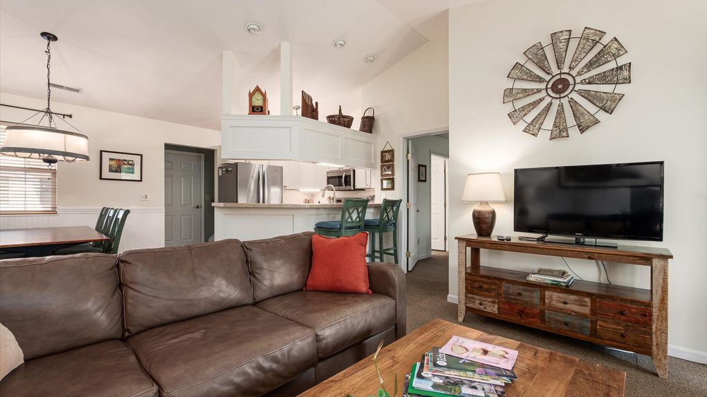 02-z 669 Kensington Dr015