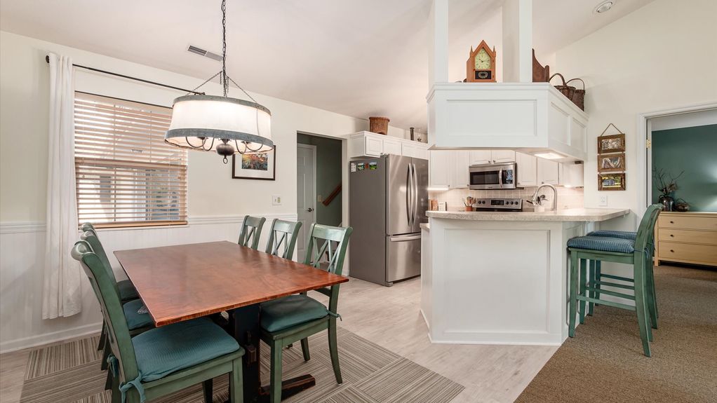 03-z 669 Kensington Dr017