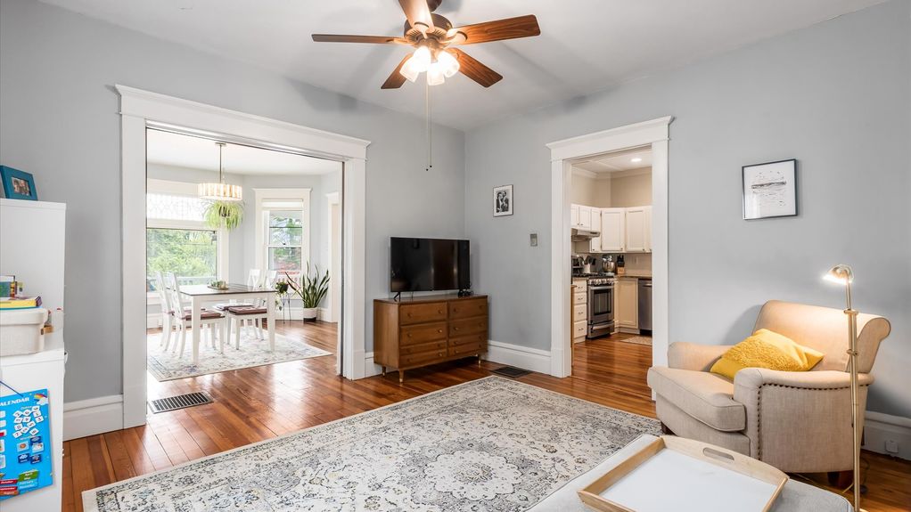 06-zj 337 N Pearl St024