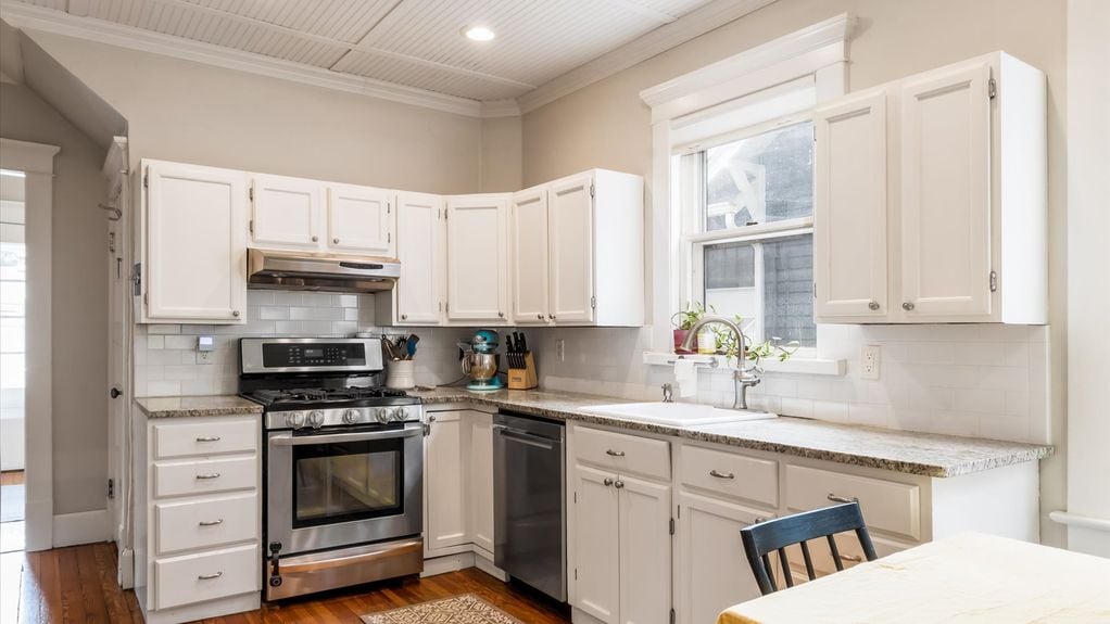 07-zj 337 N Pearl St027