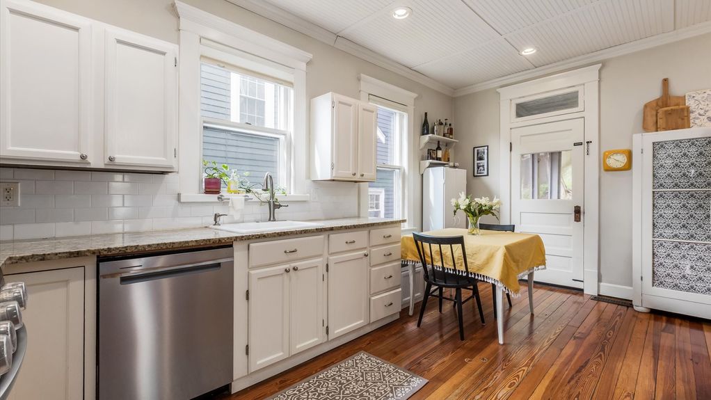 08-zj 337 N Pearl St038