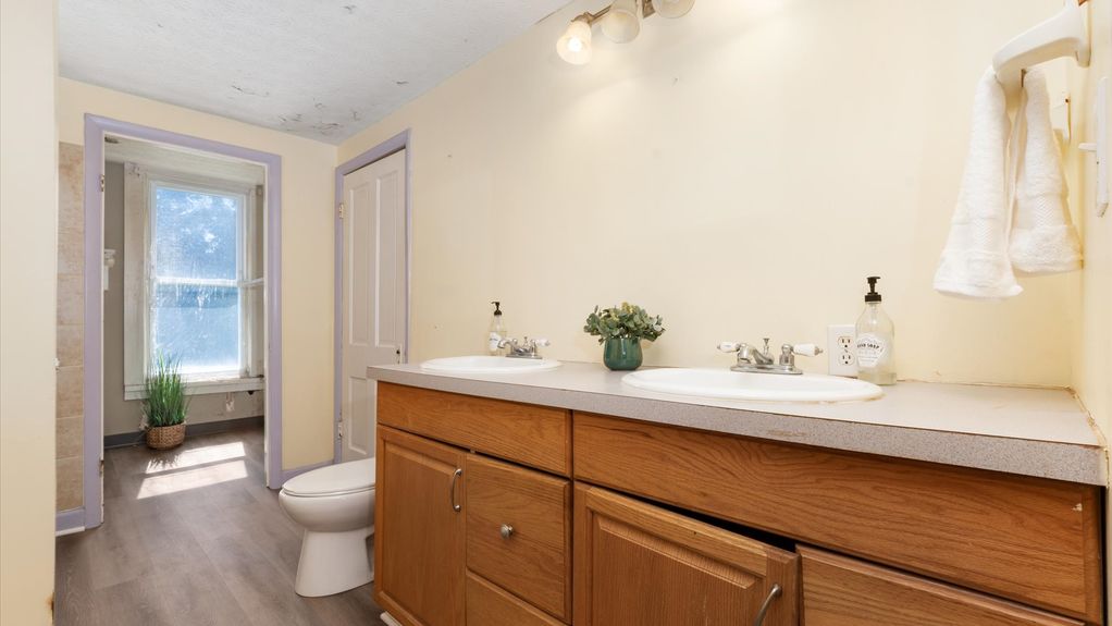 09-zj 12428 North St037