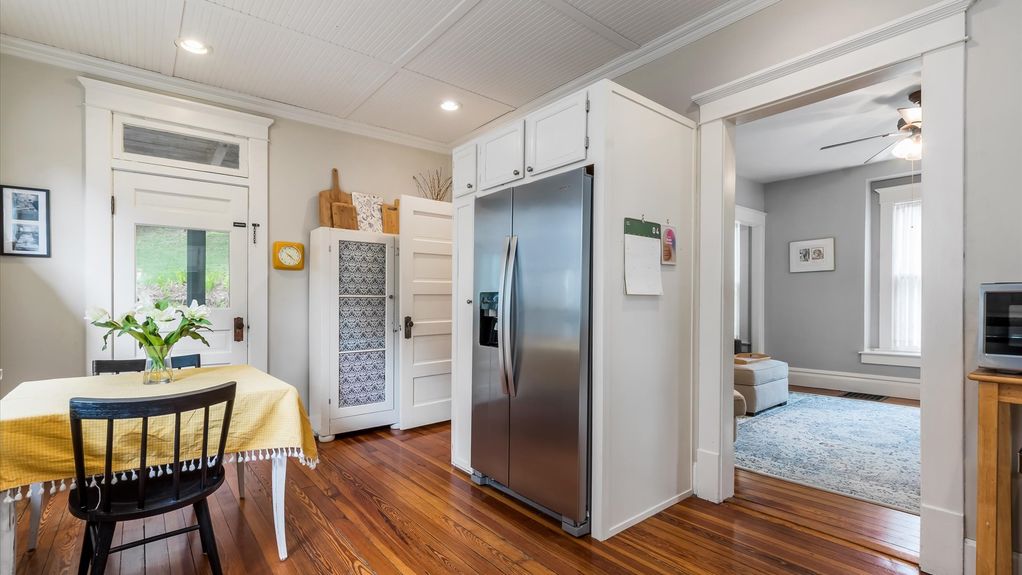 09-zj 337 N Pearl St048