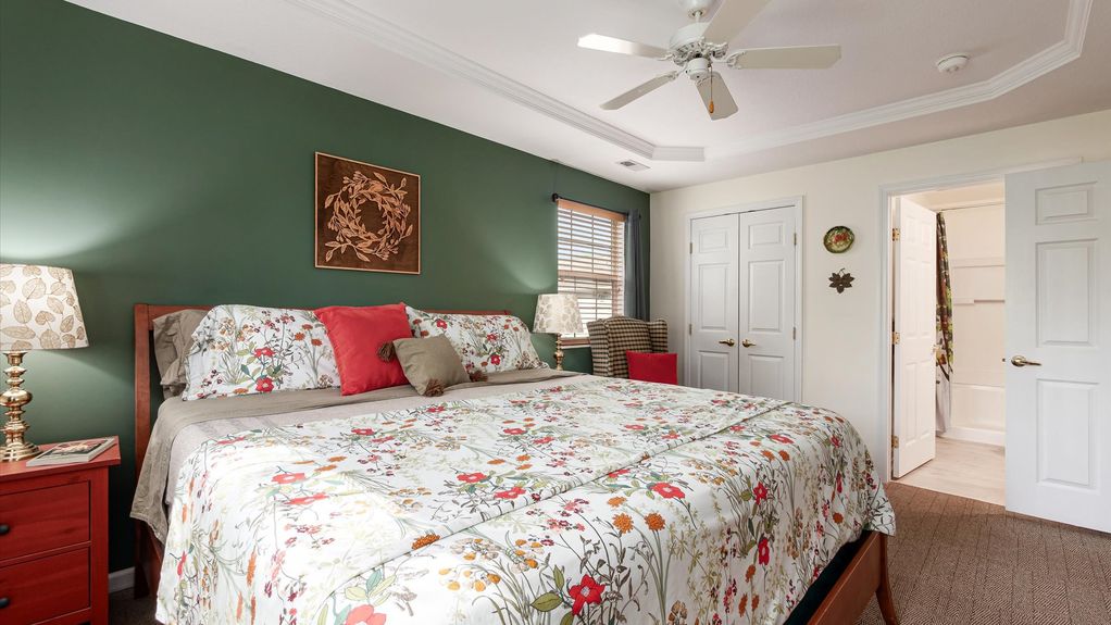 10-z 669 Kensington Dr042