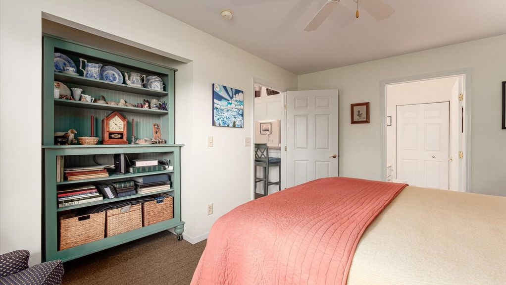 10-z 669 Kensington Dr056