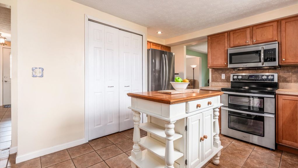 10-zj 110 Canterberry Ln SW024