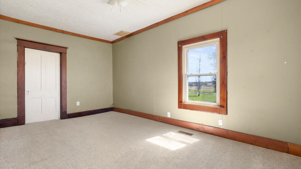 10-zj 12428 North St042