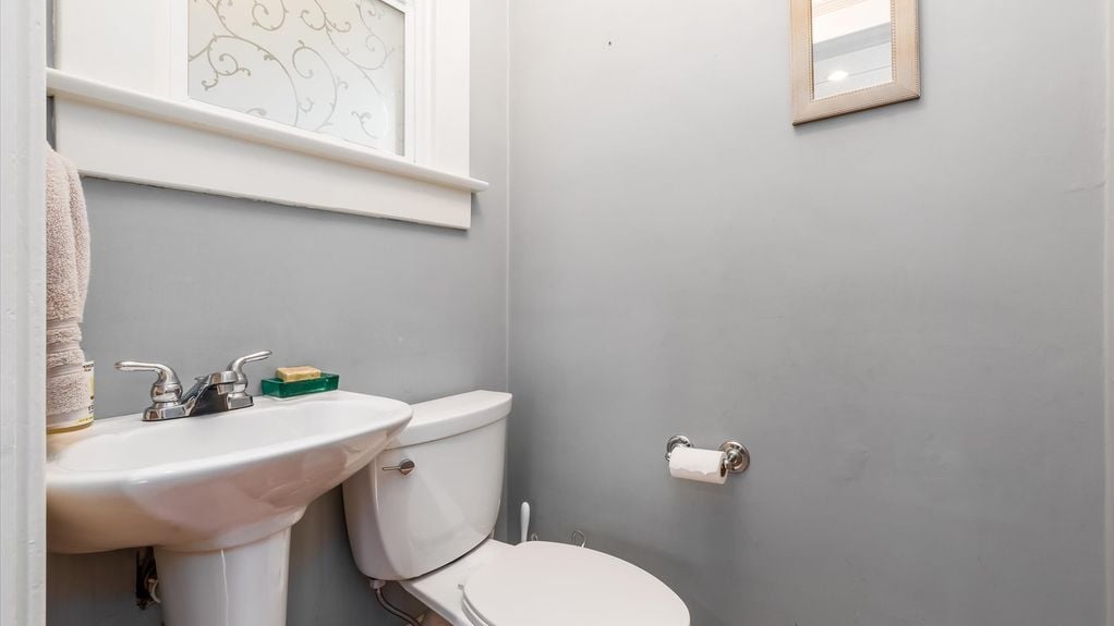 10-zj 337 N Pearl St054