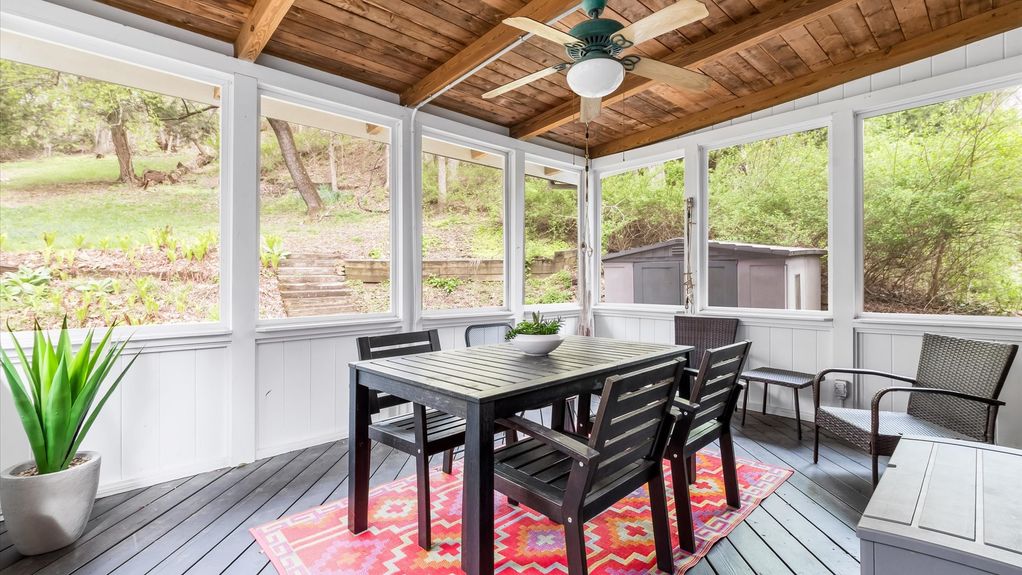 11-zj 337 N Pearl St058