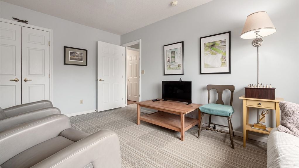 14-z 669 Kensington Dr080