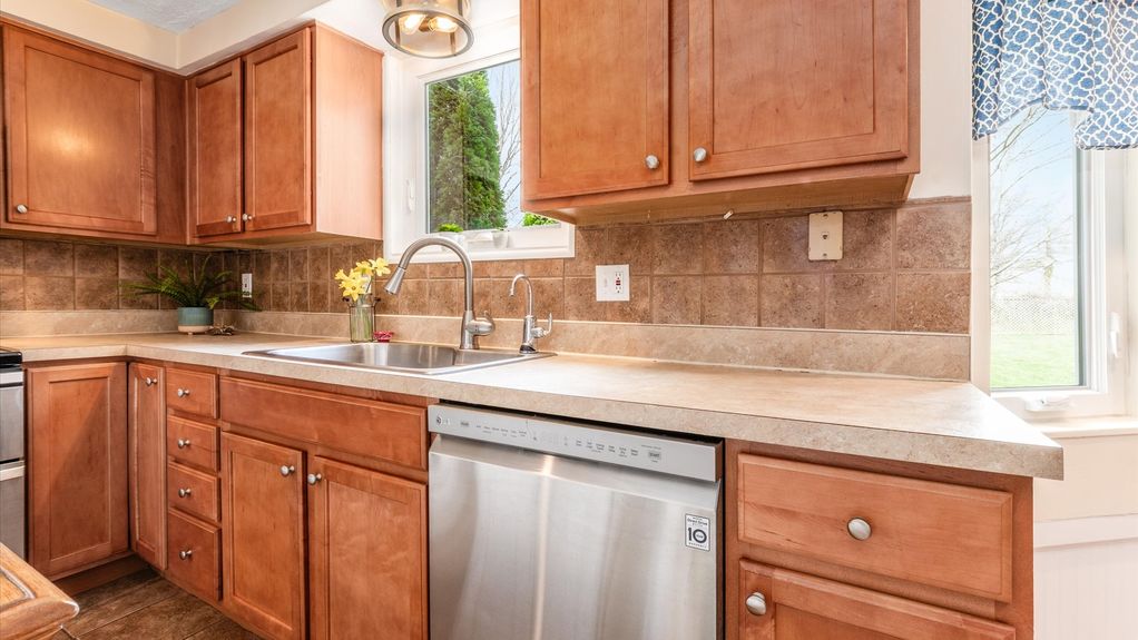15-zj 110 Canterberry Ln SW036