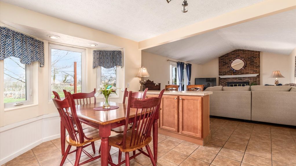 16-zj 110 Canterberry Ln SW042
