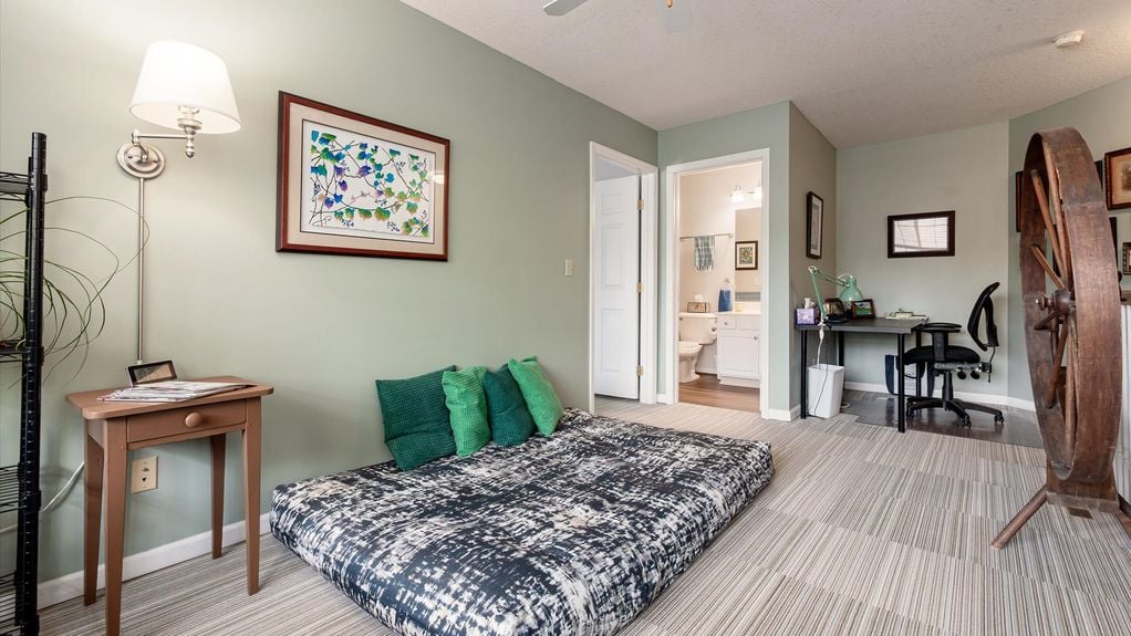 17-z 669 Kensington Dr068